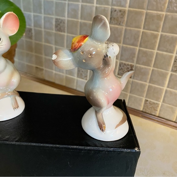 Vintage PY baseball playing mice , anthropomorphic mouse salt & pepper shakers - Picture 4 of 8